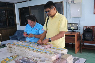 สหกรณ์จังหวัดศรีสะเกษ ลงแขกสีข้าว (จิตอาสาบรรจุข้าวสาร ... พารามิเตอร์รูปภาพ 1